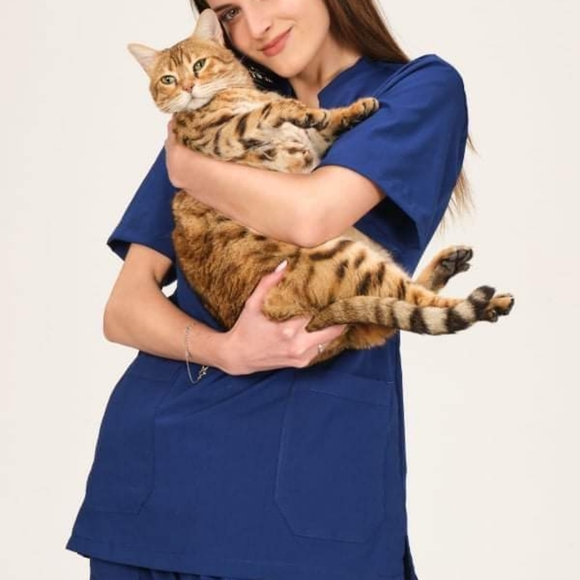 Medical Scrubs Set! - Picture 3 of 8